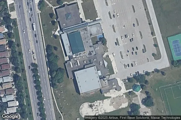 Tennis in Dufferin District Park