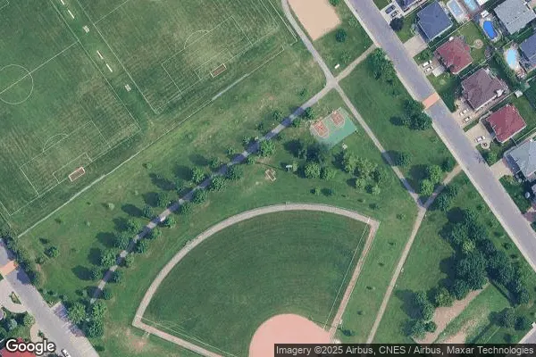 Tennis in Edward Janiszewski Park