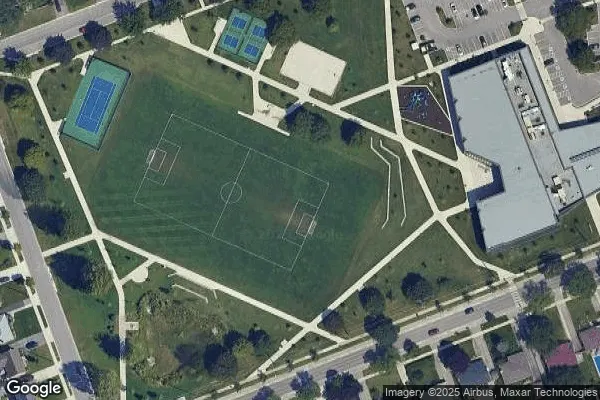 Tennis in East Lions Park