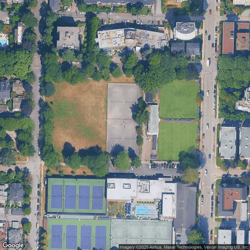 Tennis in Granville Park Public Tennis Courts