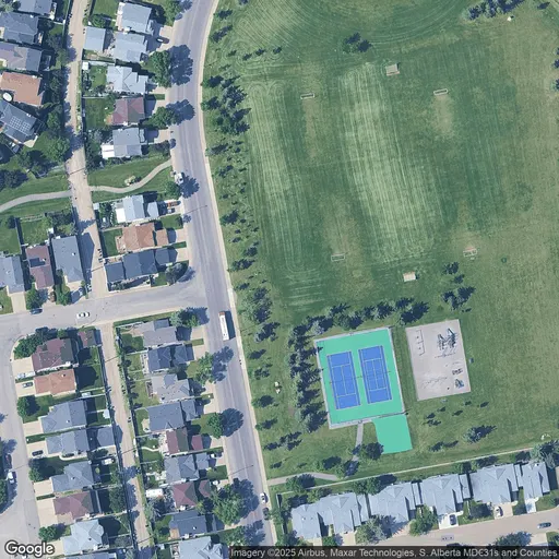 Tennis in Macewan Glen Park