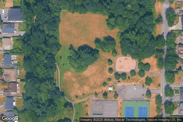 Tennis in Maple Green Park