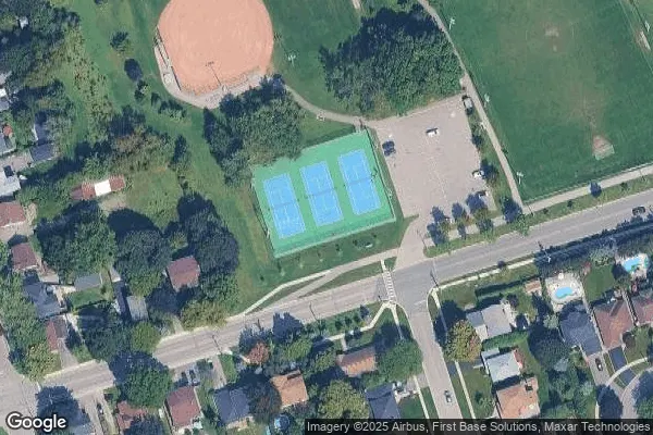 Tennis in Peel Park