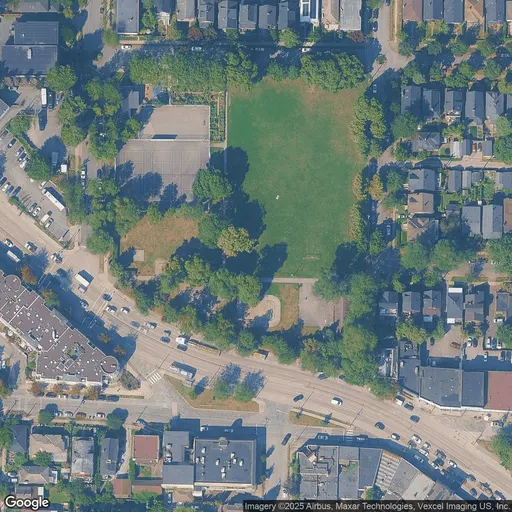 Tennis in Robson Park