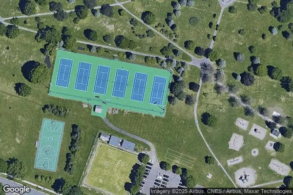 Tennis in Wilmot Park
