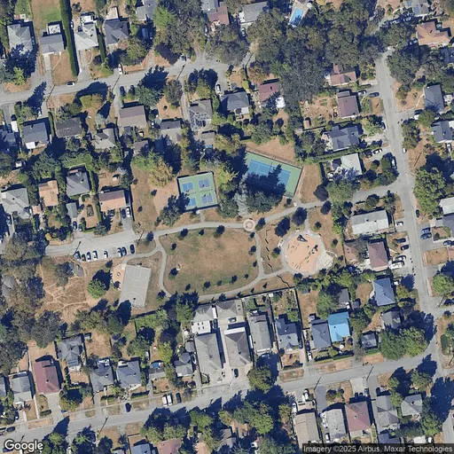 Tennis in Tolmie Park