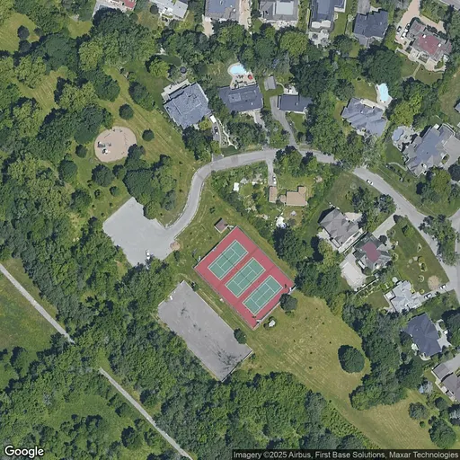 Tennis in Meadowwood Tennis Club