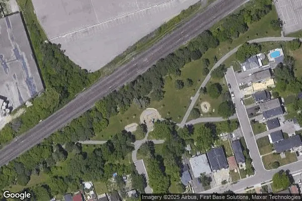 Tennis in Laburnham Park