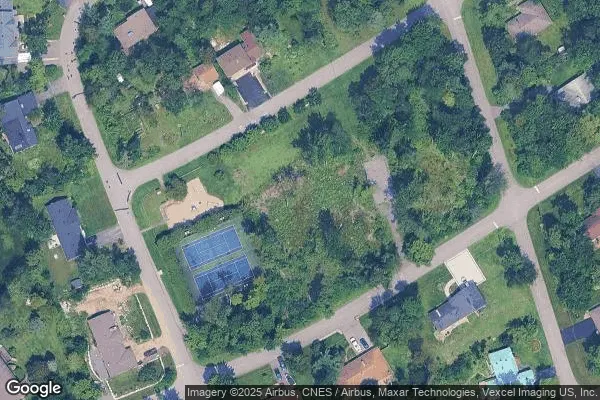 Tennis in The Glens Tennis Club - Pineglen Park