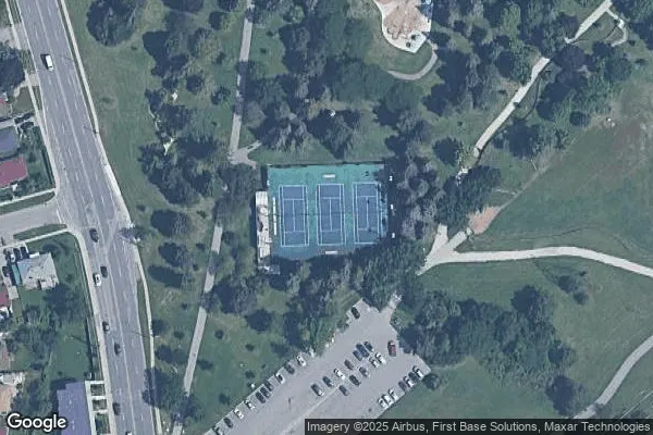 Tennis in Thomson Park Tennis Club