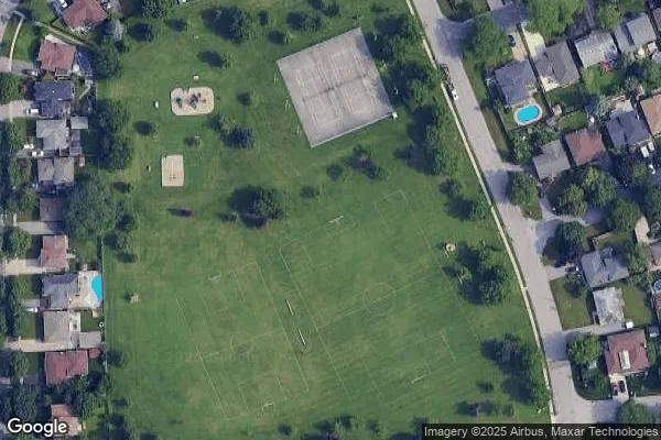 Tennis in Linlake Park