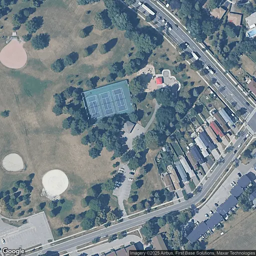 Tennis in Seven Oaks Tennis Club