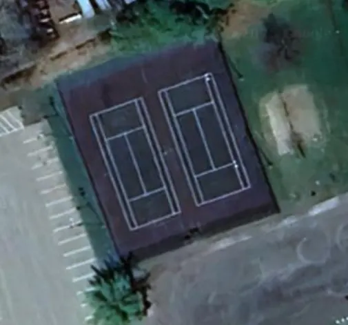 Tennis in Yves Chenier Park
