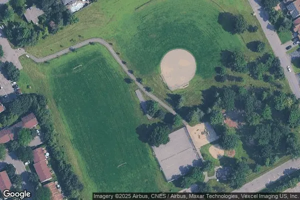 Tennis in Russell Boyd Park