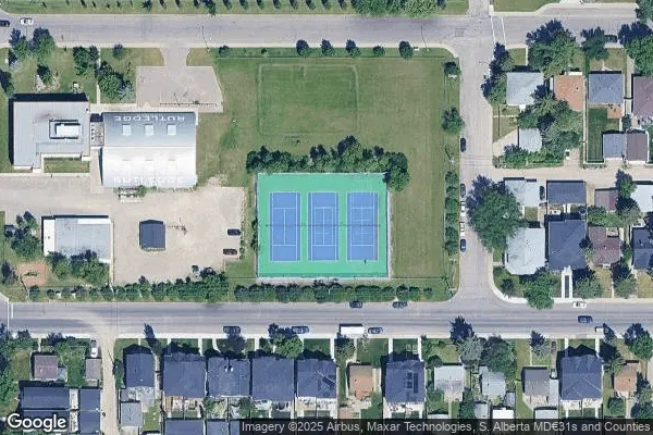 Tennis in Renfrew Courts
